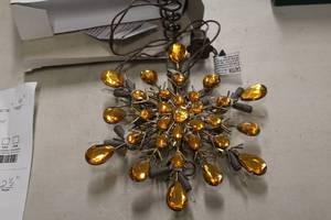 lot 578 image: 9 Lighted Snowflake Tree Topper