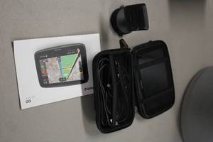 lot 757 image: Tom Tom 4PN60 GPS Navigator with Black Case