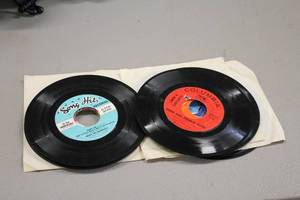 lot 756 image: Lot of (10) Vintage 45rpm Records