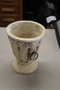 lot 598 image: 10 Ceramic Vase