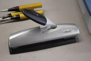 lot 596 image: Swingline Paper Hole Punch