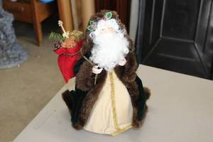 lot 583 image: Santa w Bear Tree Topper