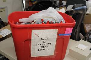 lot 926 image: Lot of (1 Bin) Christmas Lights - Tree and Interior House Lights