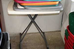lot 928 image: White Folding Table