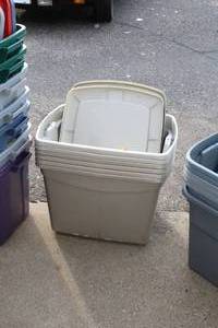 lot 918 image: Lot of (6) Beige Storage Bins with Lids