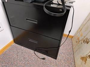 lot 336 image: Hon Metal Lateral File Cabinet 2-drawer