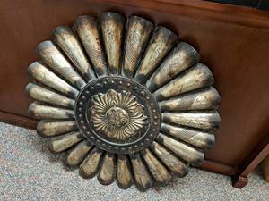 lot 352 image: Metal Fan Dcor