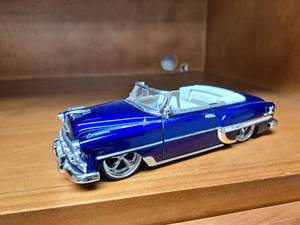 lot 281 image: 1953 Chevrolet Bel Air Convertible 124-Scale Diecast Adult Collectible