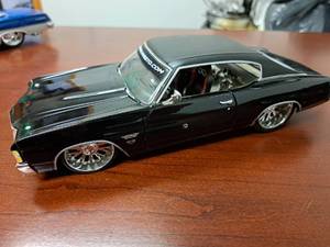 lot 276 image: 1971 Chevrolet Chevelle Coupe 118-Scale Diecast Adult Collectible