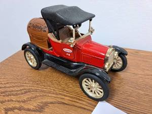 lot 277 image: 1918 Ford Model T Runabout Diecast Collectible