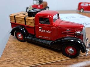 lot 279 image: 1937 Chevrolet Pickup Truck Diecast Collectible
