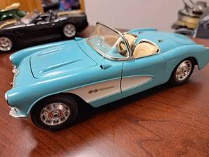 lot 272 image: 1957 Chevrolet Corvette Convertible 118-Scale Diecast Adult Collectible