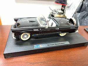 lot 262 image: 1956 Ford Thunderbird Roadster 118-Scale Diecast Adult Collectible  by  Revell