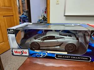 lot 249 image: Lamborghini Gallardo Superleggare 118-Scale Diecast Adult Collectible  by  Maisto