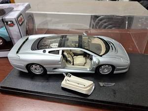 lot 251 image: Jaguar XC220 Coupe 118-Scale Diecast Adult Collectible
