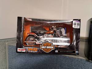 lot 245 image: Harley-Davidson 2014 DVO Breakout