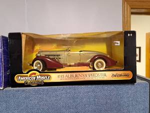 lot 248 image: 1935 Auburn 851 Speedster 118-Scale Diecast Adult Collectible  by  Ertl Collectibles American Muscle