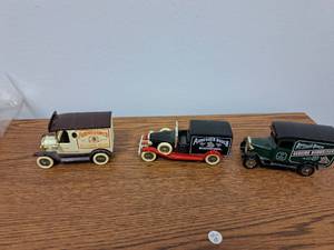 lot 241 image: Lot of (3) Anheiser Busch Budweiser Delivery Trucks