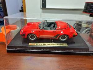 lot 229 image: Porsche 911 Speedster Cabriolet 118-Scale Diecast Adult Collectible  by  Maisto