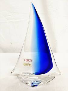 lot 66 image: Fantastic Quality Oggetti Glass Italian Sailboat with Label, 9 Tall Murano Italy Art Glass Sculpture