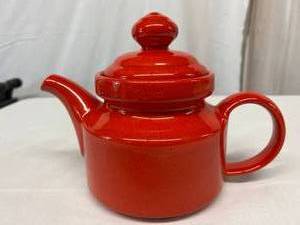 lot 64 image: Rare Vintage 1980s Waechtersbach Red Pottery Teapot - Great Pre-Owned Condition Flaw To Lid - See Pics