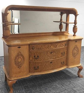 lot 92 image: Amazing Antique&nbspVictorian Tiger Oak Wood Buffet Bar Server Sideboard Cabinet With Mirror & Claw Feet - The Carved Detail & Those Doors Have Such Subtle Refined Elegance Comes Apart In Two Piece Great Condition -Claw Foot Has A Chip On It
