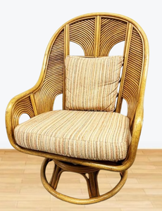 lot 9 image: Fabulous Vintage Boho Chic Rattan Bamboo Sun Room Oversized Swivel Chair With Cushions - Excellent Workmanship, Quality & Condition By Lewittes Furniture