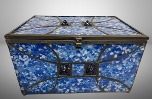 lot 58 image: MSRP $300 Pretty Tiffany Style Saphire Stained Glass Tea Box Treasure Memory Large Trinket Chest With Latch To Put A Small Lock Onto It - Excellent Pre-Owned Condition Approx 10 x 7 x 5.5 