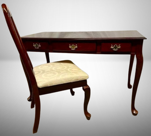 lot 47 image: Vintage Queen Anne Style 3 Drawer Cherry Library Writing Desk With Matching Chair - Mild Wear & Surface Scratch  Would Be Amazing Painted A Different Color  Very Sturdy