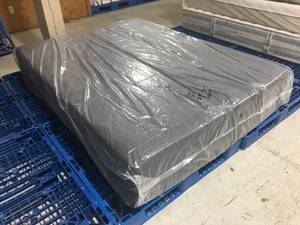 lot 1 image: Brand New Sound Sleep 14 Hybrid Queen Mattress with 4 Memory Foam