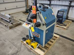 lot 4 image: Baileigh Model R-M155H Hydraulic Pi...