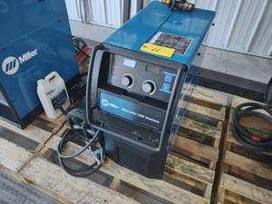 lot 11 image: Miller Millermatic 350 P Alum Wiref...
