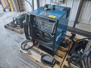 lot 13 image: Miller Syncrowave 250 DX Tig Welder...