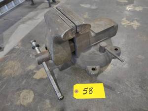 lot 58 image: 6 Swivel Base Bench Vise...