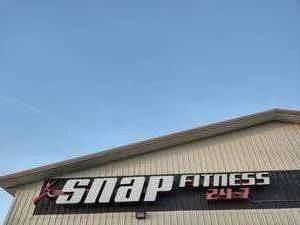 SNAP FITNESS Commercial Lighted Sign, Electricity Disconnected and Ready To Remove