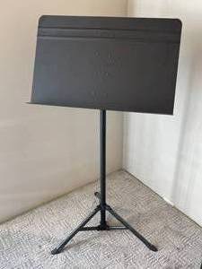 lot 210 image: Manhasset Music Stand