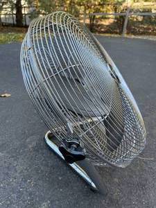 lot 219 image: Hampton Bay 3 Speed Floor Fan Model SUF20