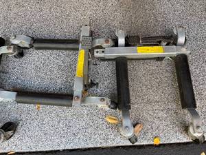 lot 253 image: 4 Hydraulic Vehicle Positioning Jacks