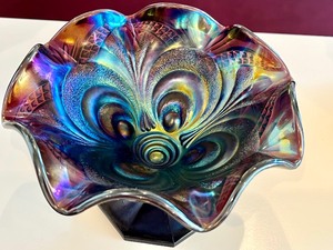 lot 36 image: Vintage Iridescent Purple Carnival Glass Candy Dish