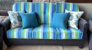 lot 15 image: Bright and Beautiful Patio Ensemble