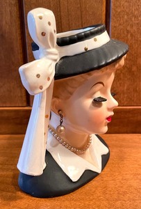 lot 124 image: Vintage Napco Lady Head Vase