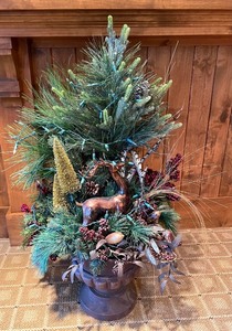 lot 120 image: Holiday Floral Arrangements