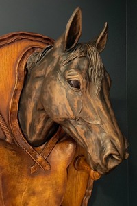 lot 128 image: Wonderful Wall Mount Resin Horse Decor