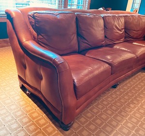 lot 3 image: Hancock & Moore Leather Sundance Sectional