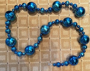 lot 188 image: Vibrant Turquoise and Hot Pink Ball Garland
