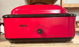 lot 406 image: Pair Red Nesco 18 Quart Roasting Ovens