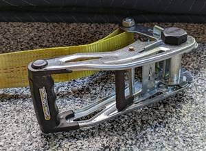 lot 257 image: Moving Blankets and Ratchet Strap