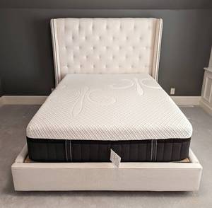 lot 20 image: Beautiful Queen Tufted Cream Bed Frame with Storage