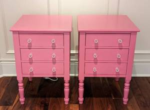 lot 21 image: Pair of Pretty Pink Nightstands