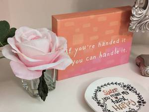 lot 265 image: Girly Home Decor